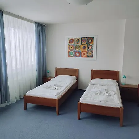 מלון Garni אולומוץ